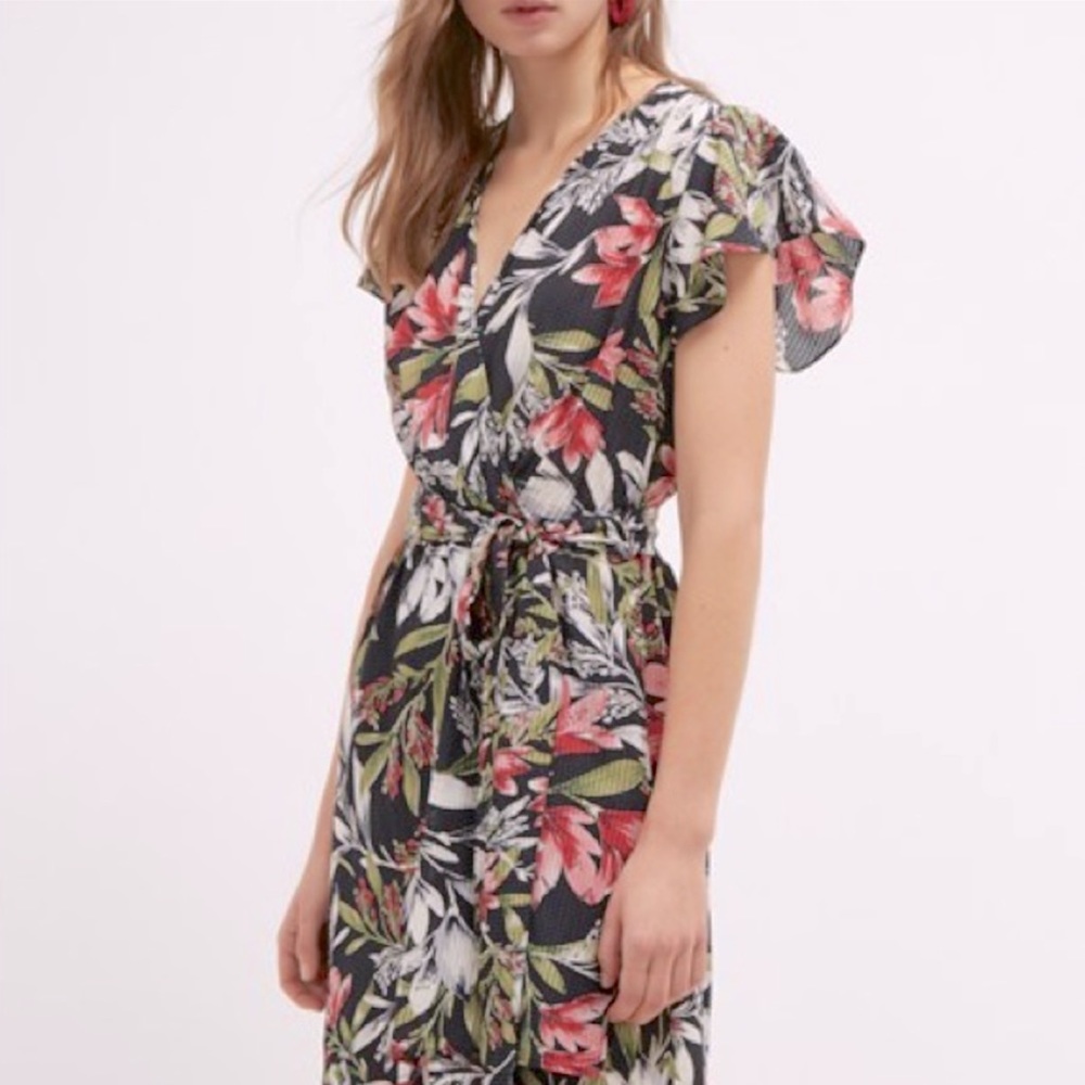 FRENCH CONNECTION FLORAL WRAP DRESS. WORN ONCE.